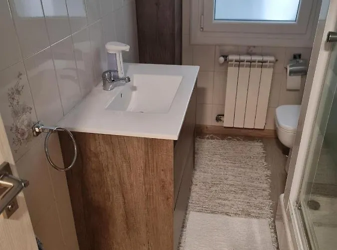 Δωμάτια σε οικογενειακή κατοικία La Roxa Private